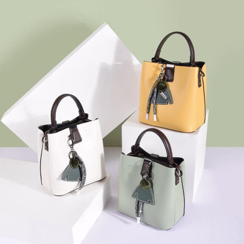 2021 new fashion net red bucket bag simple and versatile, cross body bag female personality trend hand Fashion Solidnew, Black
2021 new fashion net red bucket bag simple and versatile, cross body bag female personality trend hand Fashion Solidnew, Black