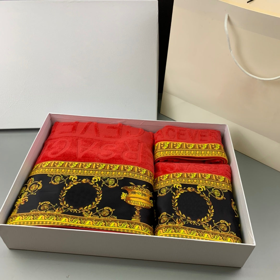 (3 pieces Towel Set) 100% cotton towel Top quality 2021 popular Bath Supplies women men European and American style Bath Towel No Box
(3 pieces Towel Set) 100% cotton towel Top quality 2021 popular Bath Supplies women men European and American style Bath Towel No Box
