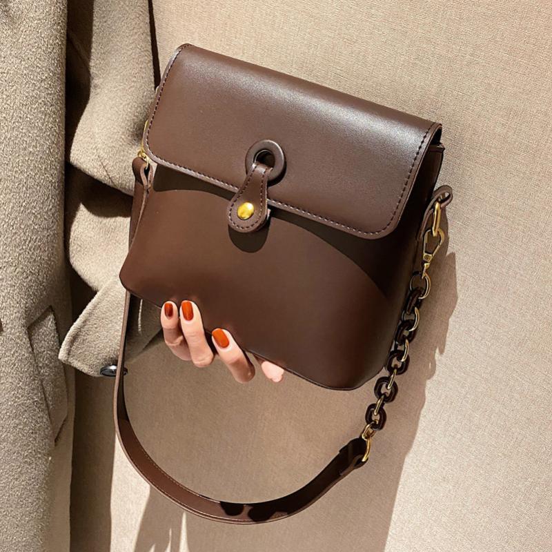 Fashion Female Leather Shoulder Bag High Quality Chains Crossbody Bag For Ladies 2021New Designer Messenger Bags Bolsas Feminina, Beige
Fashion Female Leather Shoulder Bag High Quality Chains Crossbody Bag For Ladies 2021New Designer Messenger Bags Bolsas Feminina, Beige