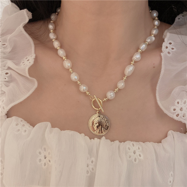Queen Victoria Pendant Necklaces High Quality INS Style Freshwater Baroque Pearls Necklace