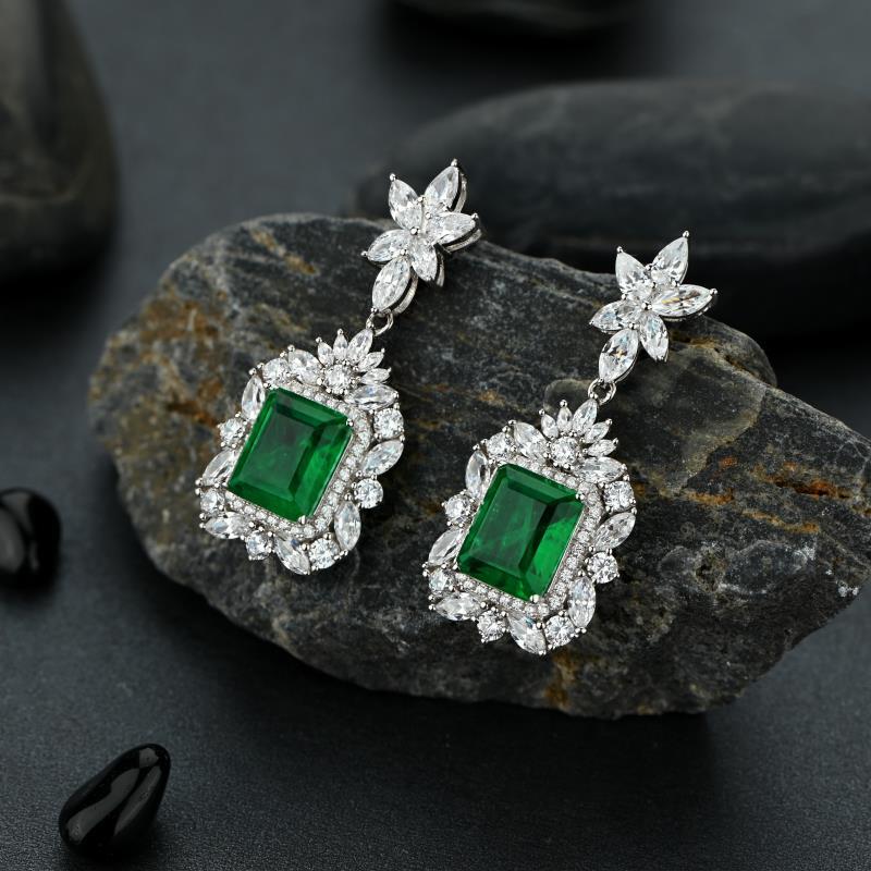 Vintage Luxury 925 Sterling Silver Emerald Stud Earrings Triangle Exquisite Jewelry Ladies Wholesale
Vintage Luxury 925 Sterling Silver Emerald Stud Earrings Triangle Exquisite Jewelry Ladies Wholesale
