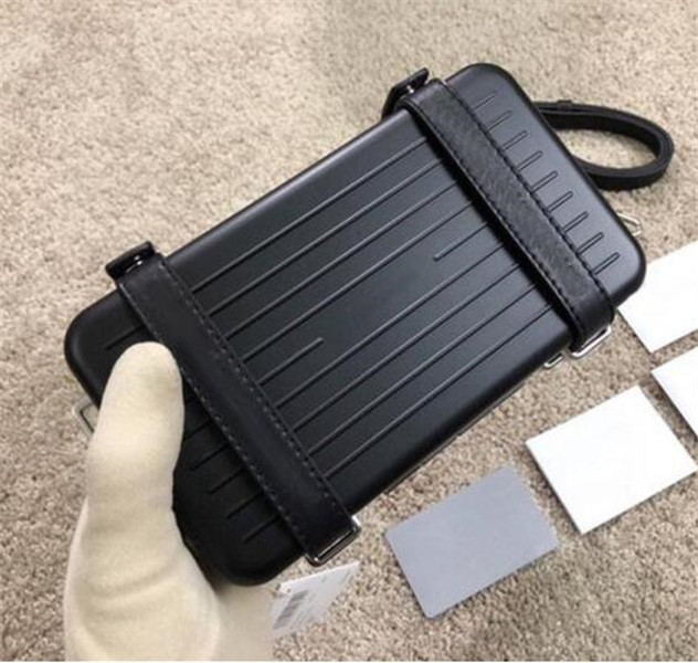 New Handbag Genuine Leather Shoulder Bags Plastic and Metallic bag with letters Metallic handbags lady Shoulder Bags There are packing boxes, Blue
New Handbag Genuine Leather Shoulder Bags Plastic and Metallic bag with letters Metallic handbags lady Shoulder Bags There are packing boxes, Blue