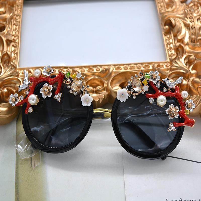 Baroque Retro Sunglasses Women Brand Designer Casual Sun Glasses Hollow Metal Carving Fashion Accessories Ladies Vintage Shades1
Baroque Retro Sunglasses Women Brand Designer Casual Sun Glasses Hollow Metal Carving Fashion Accessories Ladies Vintage Shades1