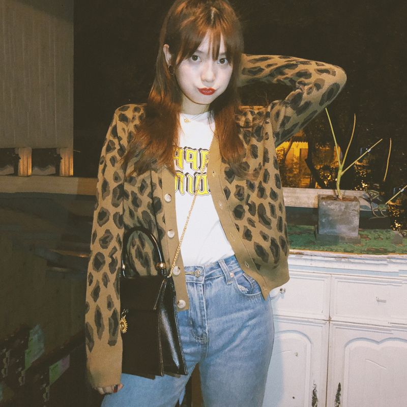 Women's Blouse 2021 Spring New Fall Short the Open Air, Retro Thin Leopard Low-necked Mesh Cardigan F741, The pic
Women's Blouse 2021 Spring New Fall Short the Open Air, Retro Thin Leopard Low-necked Mesh Cardigan F741, The pic