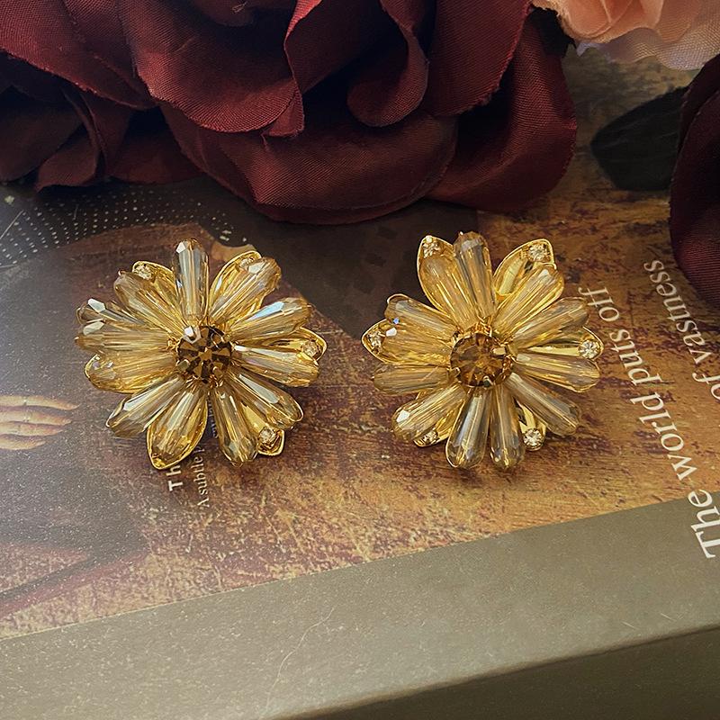 Origin Summer Vintage Gray Crystal Daisy Flower Dangle Earings for Women Fashion Rhinestone Wedding Jewellery Accessories
Origin Summer Vintage Gray Crystal Daisy Flower Dangle Earings for Women Fashion Rhinestone Wedding Jewellery Accessories