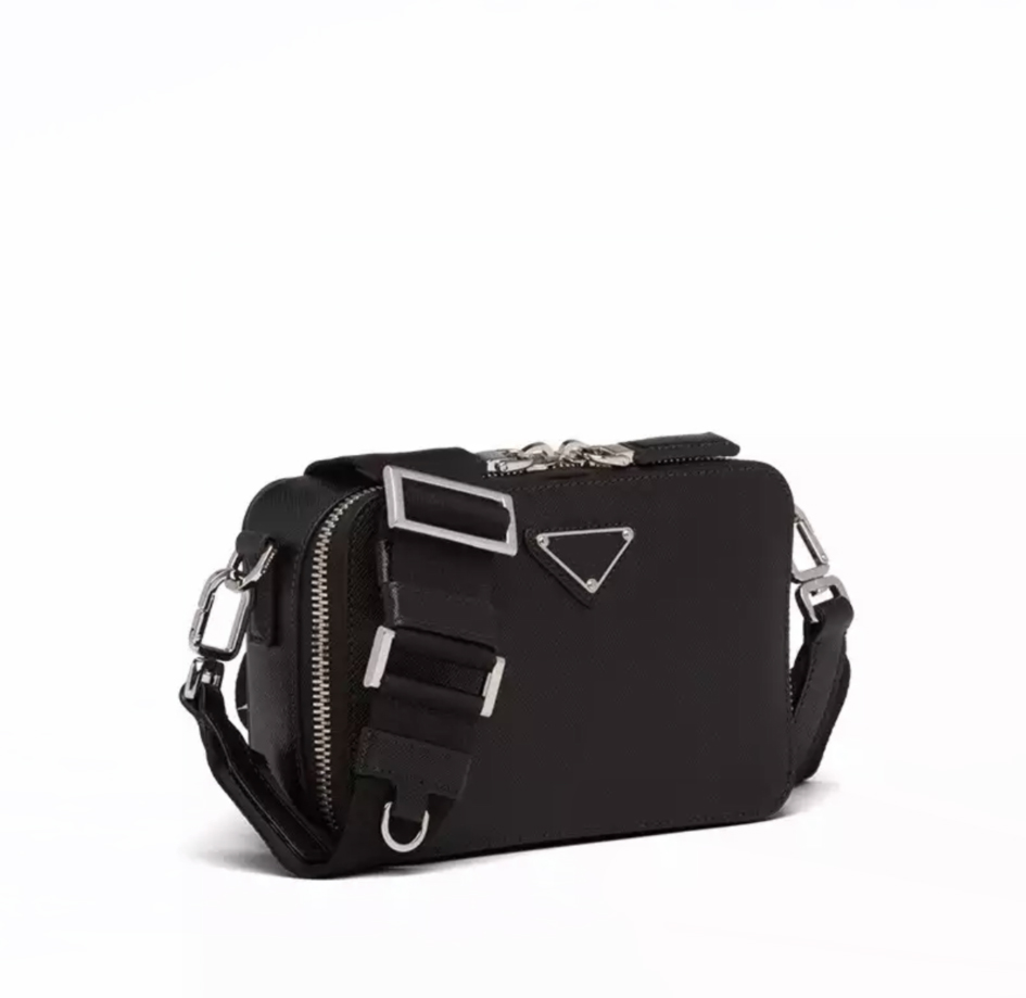 Classic man multi-purpose single-shoulder bag diagonal span bag camera bag Size: 18*12*5.5cm 2VH070, Black
Classic man multi-purpose single-shoulder bag diagonal span bag camera bag Size: 18*12*5.5cm 2VH070, Black