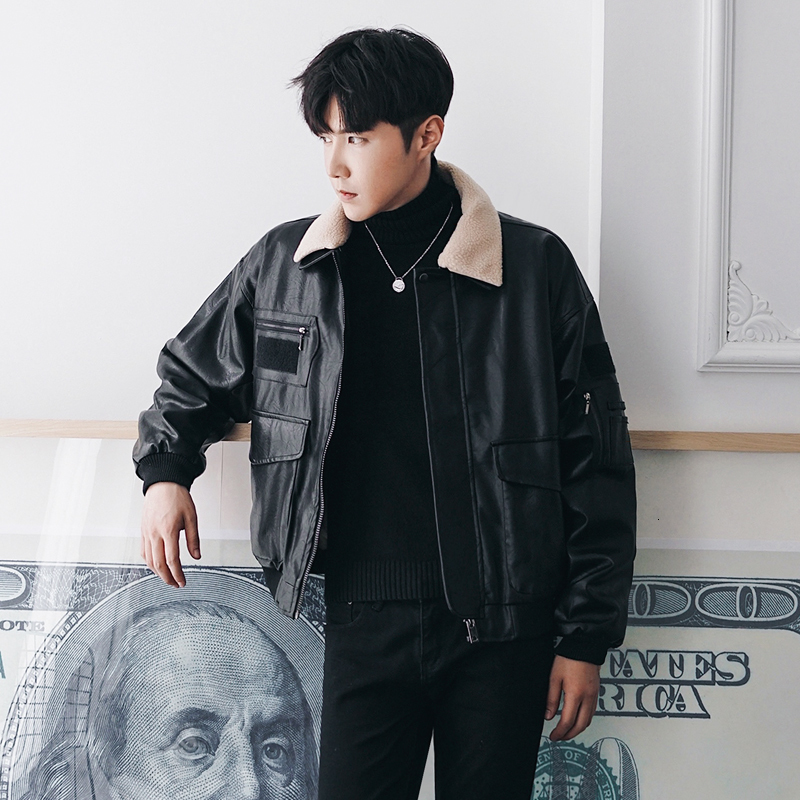2021 New Korean Version Curly Hot Locomotive Fashion of Men Leather Jacket Wear. HZLH, Black.
2021 New Korean Version Curly Hot Locomotive Fashion of Men Leather Jacket Wear. HZLH, Black.