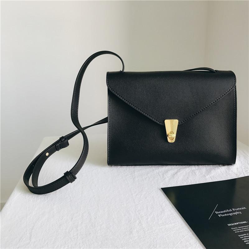 2021 New women's leather one-shoulder bag triangular lock envelope bag European and American retro cowhy sloping, Coffee
2021 New women's leather one-shoulder bag triangular lock envelope bag European and American retro cowhy sloping, Coffee