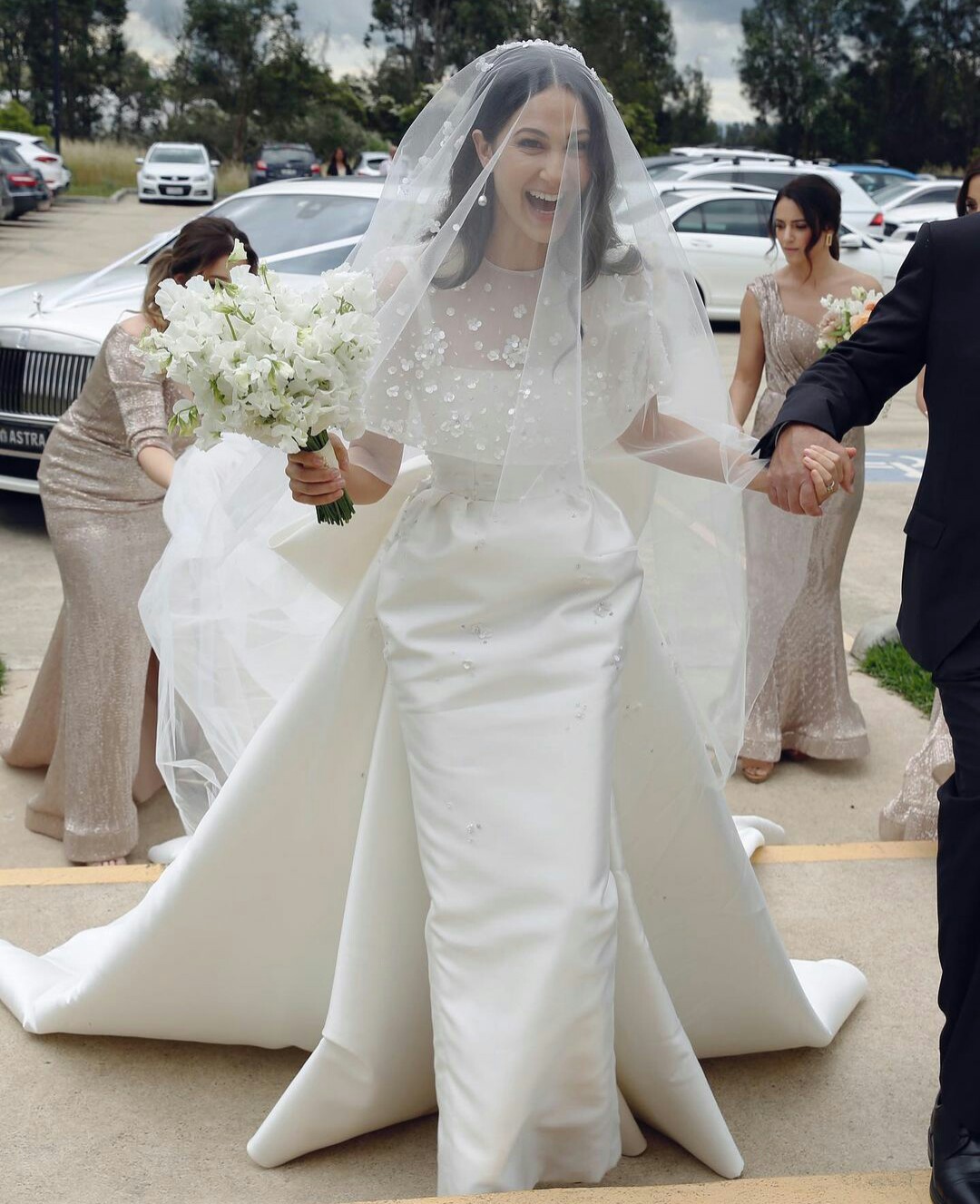 Satin Mermaid Wedding Dresses with Wraps Beading Top Short Sleeve Beads Bridal Gowns Backless Boho robes de mariée
