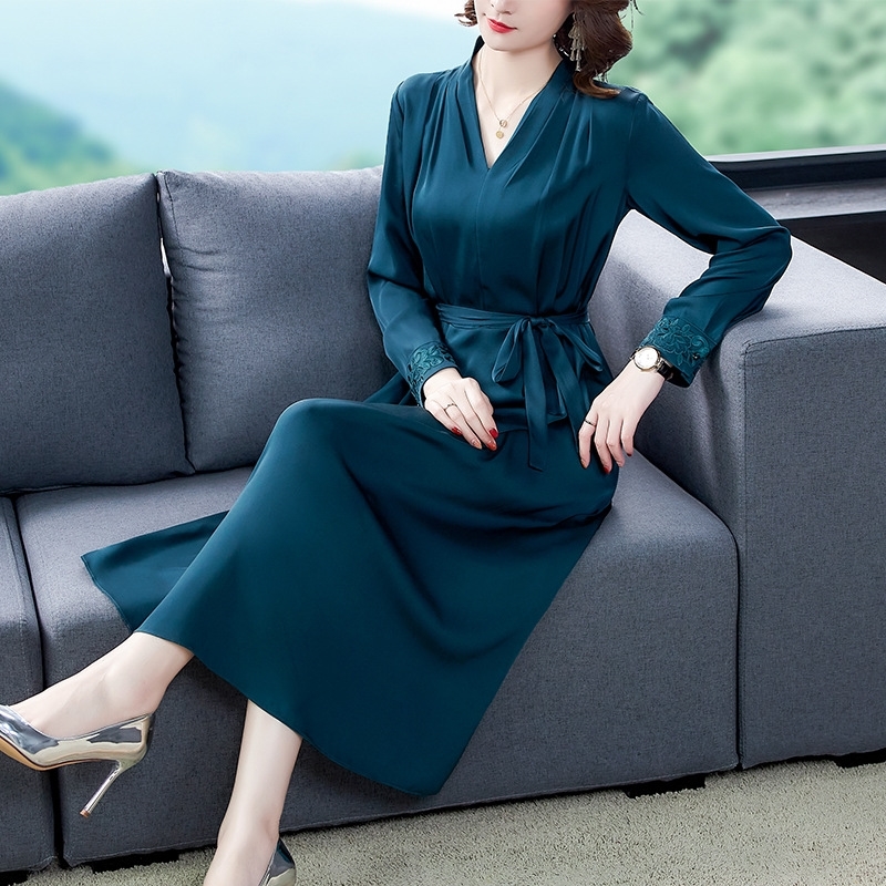 BysZH Temperament silk women skirtmulberry 2020 autumn mid length embroidered Dress skirtlong skirt long sleeve silk mid length dress 5kvyl, Red
BysZH Temperament silk women skirtmulberry 2020 autumn mid length embroidered Dress skirtlong skirt long sleeve silk mid length dress 5kvyl, Red