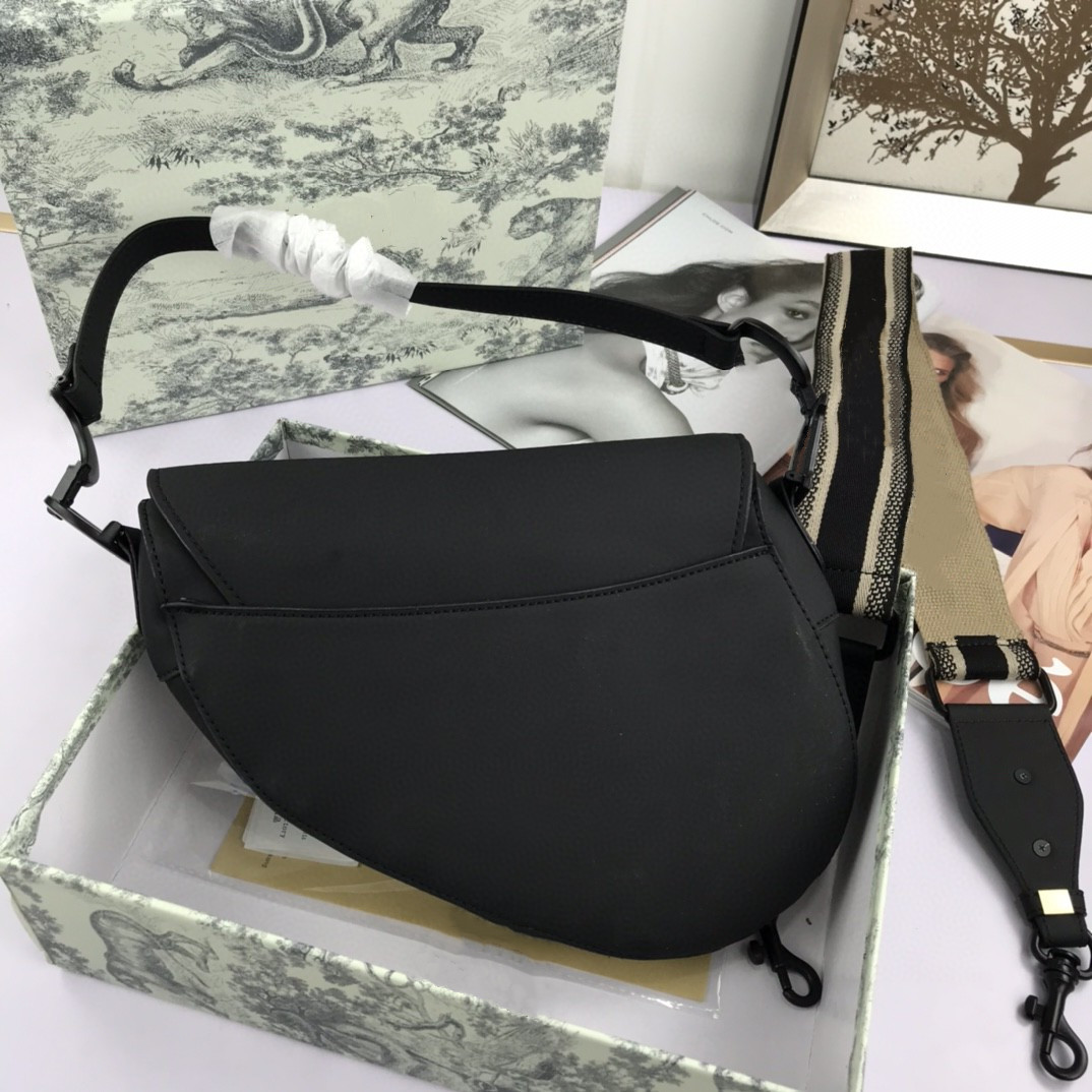 2021 New Embroidered Messenger Saddle Bag Letter Pattern Shopping Handbag Classic Women's Shoulder One Eisrg, Black
2021 New Embroidered Messenger Saddle Bag Letter Pattern Shopping Handbag Classic Women's Shoulder One Eisrg, Black