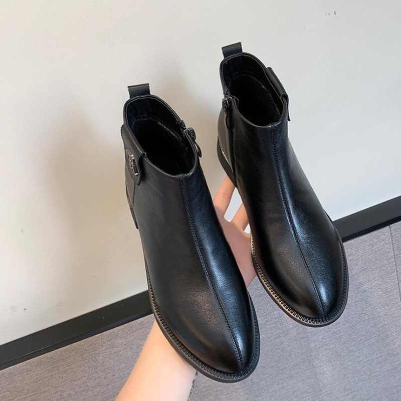 2020 winter new fashion women's boots British style Genuine Leather Booties comfortable warm women shoes Casual boots, Black
2020 winter new fashion women's boots British style Genuine Leather Booties comfortable warm women shoes Casual boots, Black