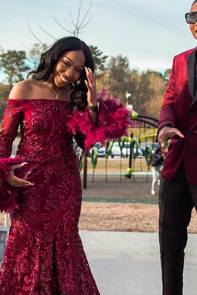 Aso Ebi Sparkly Wine Sequin Feather Hem Prom Dresses Off The Shoulder Long Sleeve Black Girls Evening Gowns Burgundy Glitter Mermaid Special Occasion 