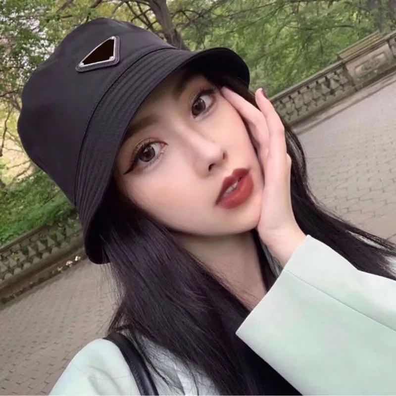 2020 New Style Luxury Bucket Hats Women Fashion Brand Designer Basin Hat Nylon Sun Cap Black Outdoor Travel Hat Men
2020 New Style Luxury Bucket Hats Women Fashion Brand Designer Basin Hat Nylon Sun Cap Black Outdoor Travel Hat Men