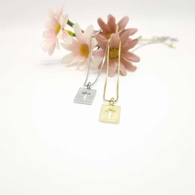 2020 Hollow Cross Necklace For Women Copper Cubic Zirconia Cuban Chain Necklaces New Fashion Retro Wedding Jewelry Girls
2020 Hollow Cross Necklace For Women Copper Cubic Zirconia Cuban Chain Necklaces New Fashion Retro Wedding Jewelry Girls