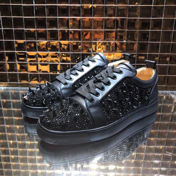 Fashion Red Bottom Casual Shoes Juinor Flat Low Top Pik Spikes Black Leather With Spikes Classic Sneakers Men Designer Shoes Size 40-46
Fashion Red Bottom Casual Shoes Juinor Flat Low Top Pik Spikes Black Leather With Spikes Classic Sneakers Men Designer Shoes Size 40-46