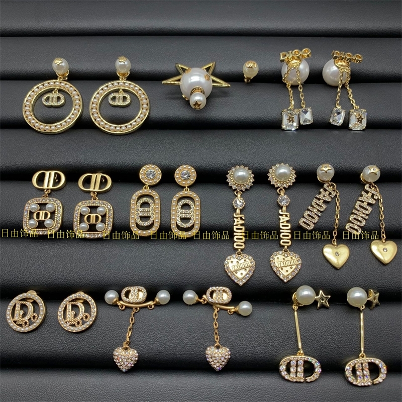Luxury Jewelry Earrings / Dijia New Letter Diamond Inlaid Pearl Women's Fashion Trend S925 Silver Needle Earrings
Luxury Jewelry Earrings / Dijia New Letter Diamond Inlaid Pearl Women's Fashion Trend S925 Silver Needle Earrings