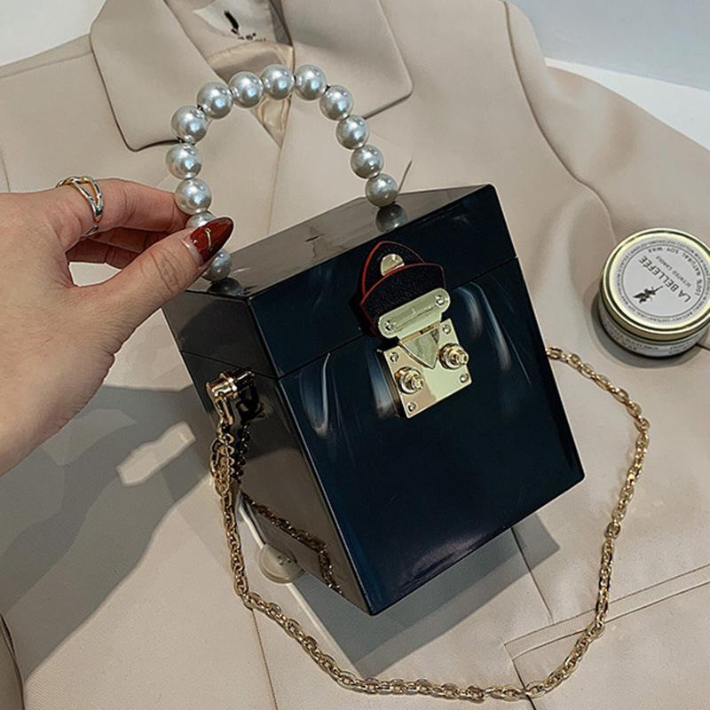 Luxury women's bags 2021 new Korean version of the tide pearl chain messenger bag handbag personalized leisure box bag, Black
Luxury women's bags 2021 new Korean version of the tide pearl chain messenger bag handbag personalized leisure box bag, Black