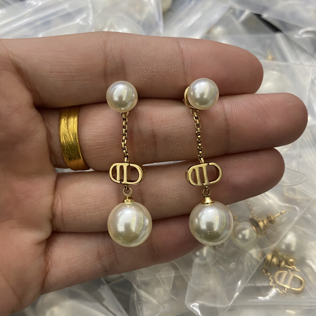 Women Designer Earrings Letter Stud Pearl Loves Screw Carti Earring Fashion jewelry Cleef w21
Women Designer Earrings Letter Stud Pearl Loves Screw Carti Earring Fashion jewelry Cleef w21