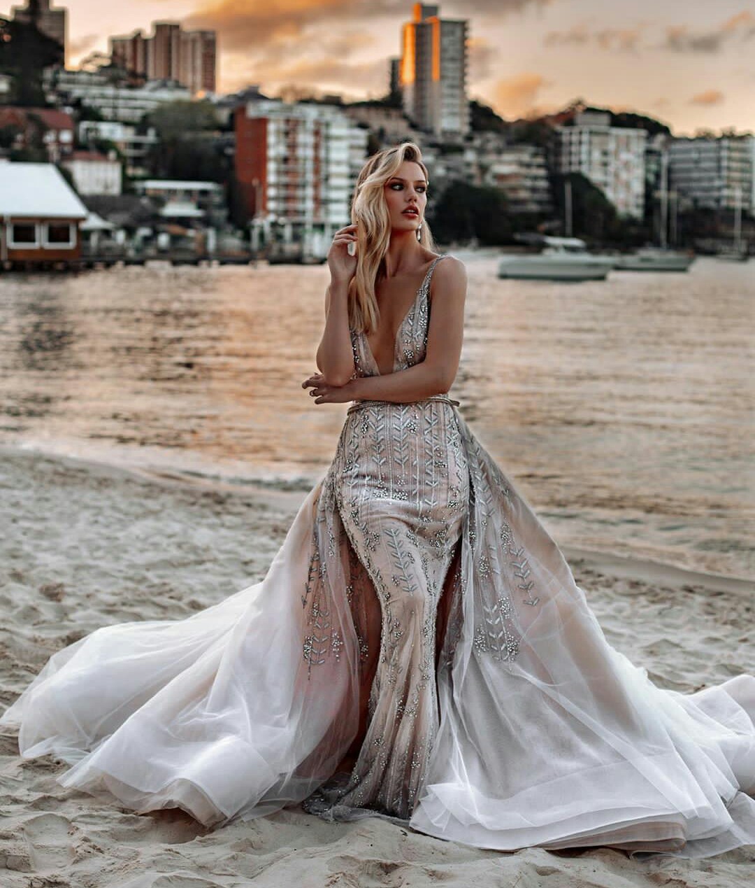 2021 Mermaid Beach Wedding Dresses With Detachable Train Lace Appliqued Beaded Luxury Bridal Gowns Deep V Neck Backless Wedding Dress