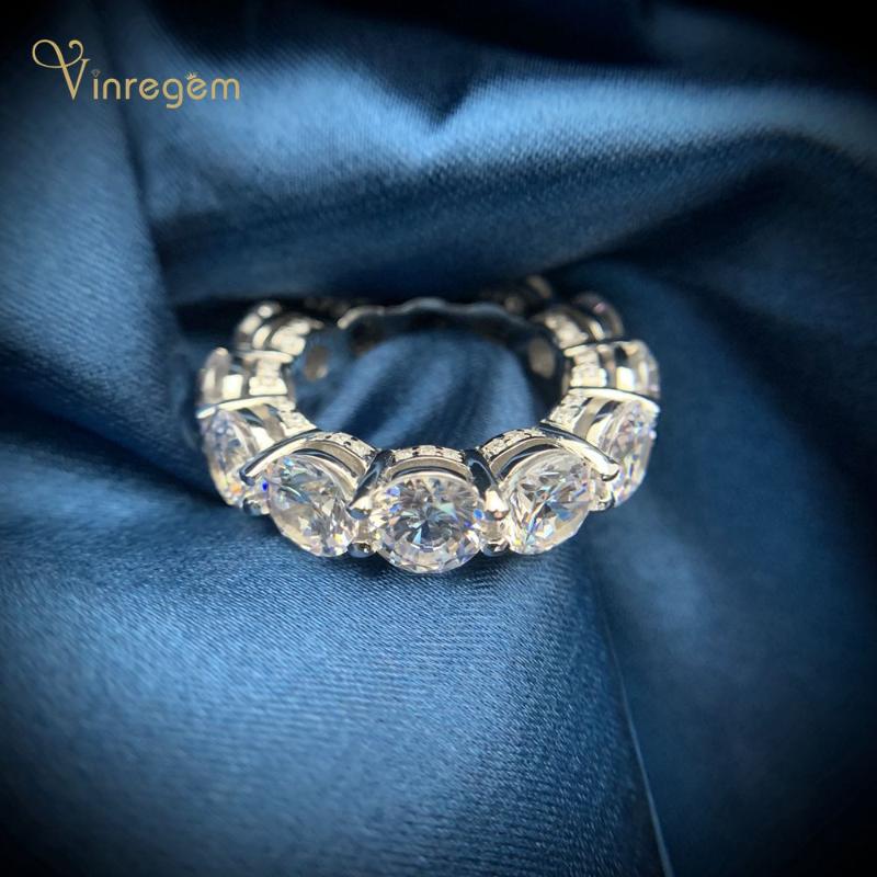 Cluster Rings Vinregem 100% 925 Sterling Silver Round Cut Created Moissanite Diamonds Wedding Band Couple Fine Jewelry Gifts Wholesale
Cluster Rings Vinregem 100% 925 Sterling Silver Round Cut Created Moissanite Diamonds Wedding Band Couple Fine Jewelry Gifts Wholesale