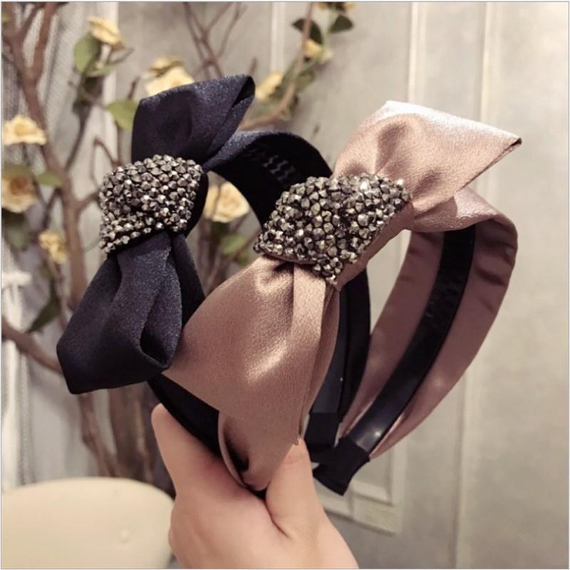 High-end boutique hair accessories women's solid color fabric colorful diamond super flashing bow wide-brimmed hairband headband
High-end boutique hair accessories women's solid color fabric colorful diamond super flashing bow wide-brimmed hairband headband