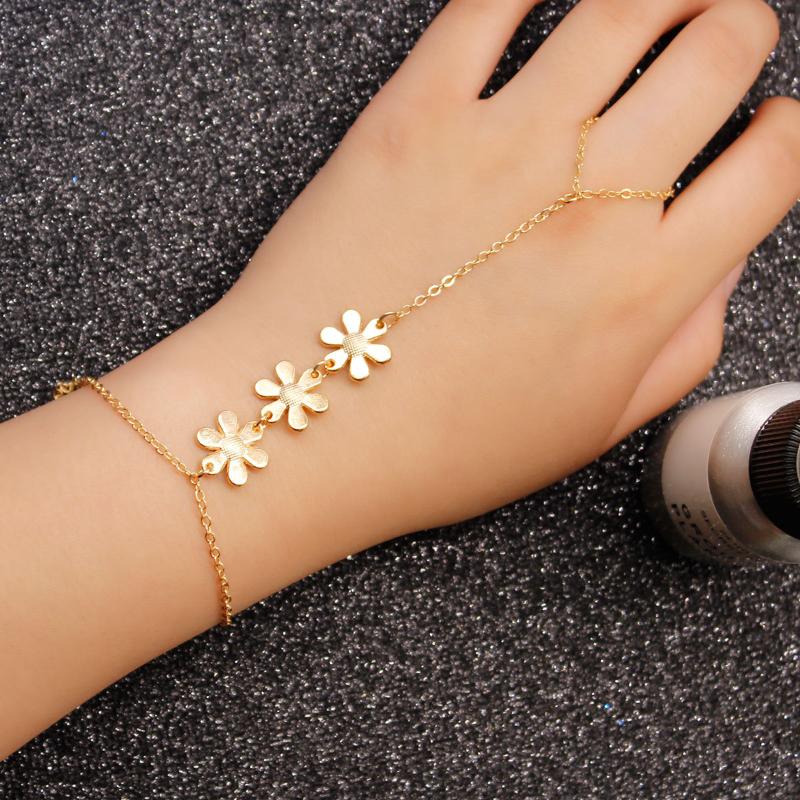Simple new hand jewelry personality fashion bracelet trend ladies birthday party jewelry gift
Simple new hand jewelry personality fashion bracelet trend ladies birthday party jewelry gift