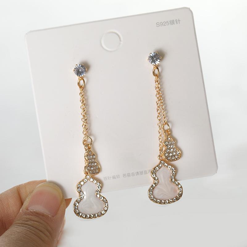 Dangle & Chandelier S925 Silver Needle Korean Fashion Full Diamond Gourd Temperament High Sense Ladies Long Earrings
Dangle & Chandelier S925 Silver Needle Korean Fashion Full Diamond Gourd Temperament High Sense Ladies Long Earrings