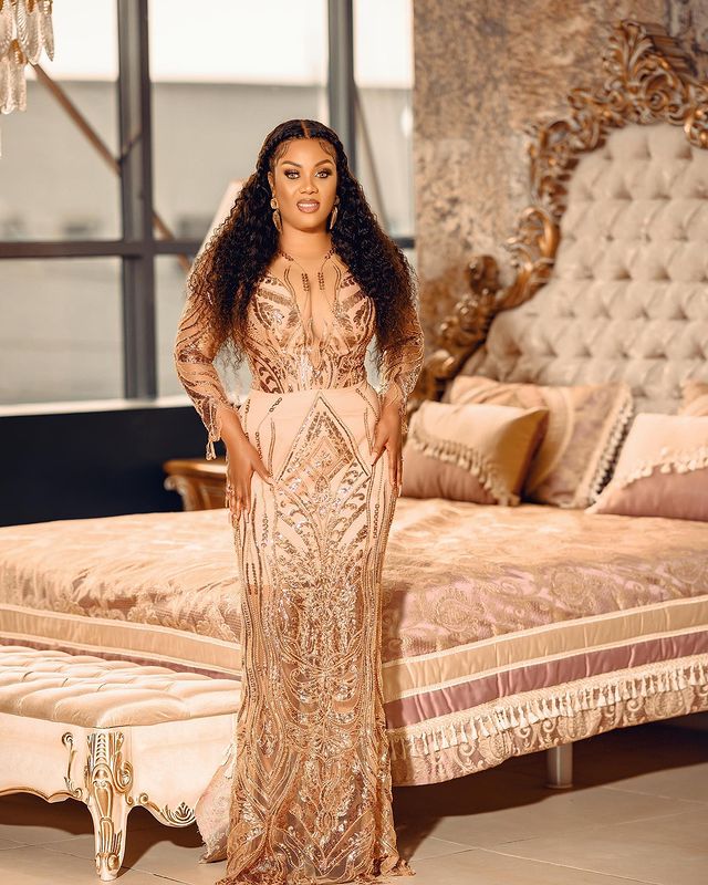 2022 Plus Size Arabic Aso Ebi Gold Sparkly Mermaid Prom Dresses Sequined Lace Sexy Evening Formal Party Second Reception Birthday Engagement Gowns Dre