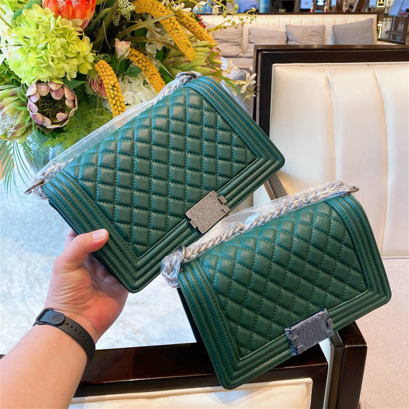 High Quality luxurys designers Fashion CrossBody Letter pochette Totes Handbags 2021 women bags Shoulder Bag Underarm, Multi-color.
High Quality luxurys designers Fashion CrossBody Letter pochette Totes Handbags 2021 women bags Shoulder Bag Underarm, Multi-color.