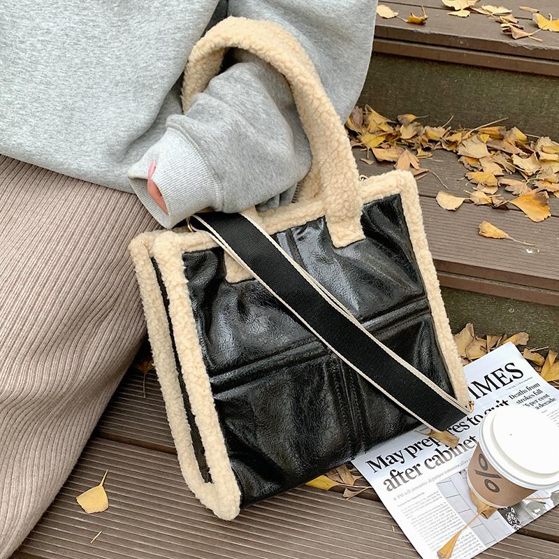 Small Faux Fur Totes PU Leather Crossbody Shoulder Handbags Fall and Winter Female Luxury Trend Soft Warm Bags Beautiful, Black
Small Faux Fur Totes PU Leather Crossbody Shoulder Handbags Fall and Winter Female Luxury Trend Soft Warm Bags Beautiful, Black