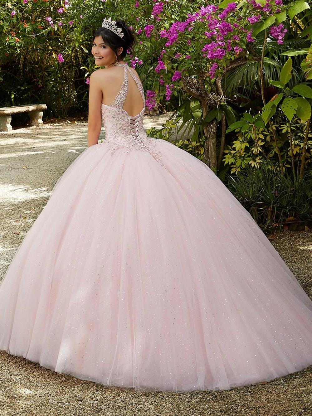 2022 Luxury Beaded Light Pink Quinceanera Dresses Sleeveless Tulle Long Sweet 16 Dress Ball Gown Halter Neck Lace-Up Girl Princess Brithday Party Prom