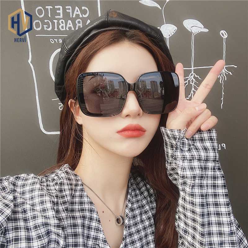 Big Frame Square Sunglasses Women Fashion Black Red Frame Sun Glasses Brown Gradient lens Siamese Eyewear
Big Frame Square Sunglasses Women Fashion Black Red Frame Sun Glasses Brown Gradient lens Siamese Eyewear