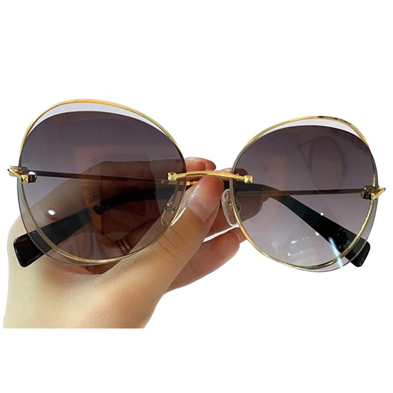 Metal Frame Round Sunglasses Women Men 2021 Oversized Brand UV400 Fashion Sun Glasses Female
Metal Frame Round Sunglasses Women Men 2021 Oversized Brand UV400 Fashion Sun Glasses Female