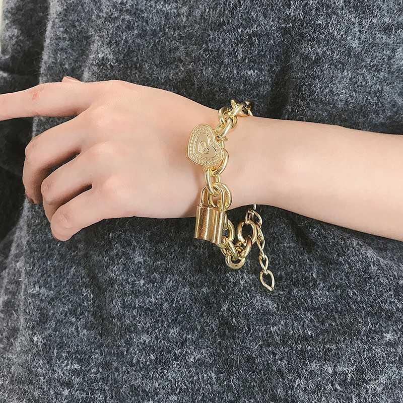 Steampunk Metal Chain Link Heart Lock Bracelet 2020 New Fashion Bohemia Gold Charm Bracelets Women Party Jewelry Gifts1
Steampunk Metal Chain Link Heart Lock Bracelet 2020 New Fashion Bohemia Gold Charm Bracelets Women Party Jewelry Gifts1