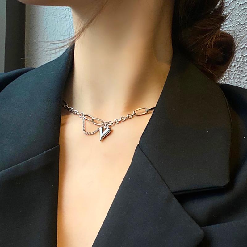 Vogallery Sexy Short Necklaces For Women Silver Color Heart Pendants Metal Tassel Neck Chain Punk Jewelry Fashion Chokers
Vogallery Sexy Short Necklaces For Women Silver Color Heart Pendants Metal Tassel Neck Chain Punk Jewelry Fashion Chokers