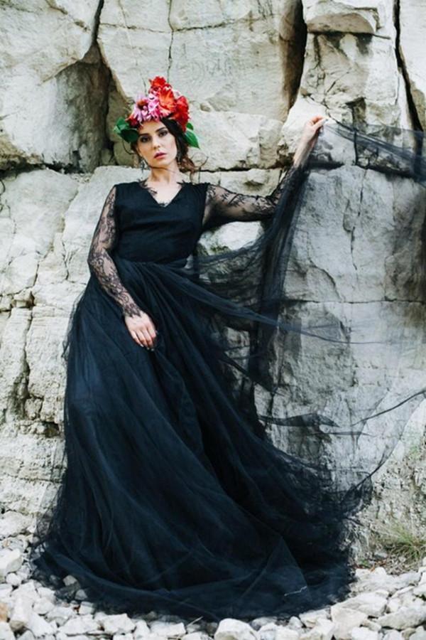Vintage Gothic Wedding Dresses with Long Sleeve 2021 Black Lace Tulle Criss Cross Straps Bohemian Country Bride Gowns vestido de novia