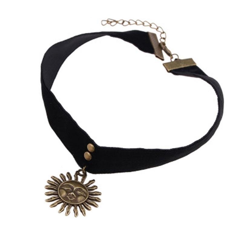 1PCs Vintage Women Gothic Leon The Professional Mathilda Necklace Girls Black Velvet Ribbon Retro Sun Shaped Choker Necklace
1PCs Vintage Women Gothic Leon The Professional Mathilda Necklace Girls Black Velvet Ribbon Retro Sun Shaped Choker Necklace