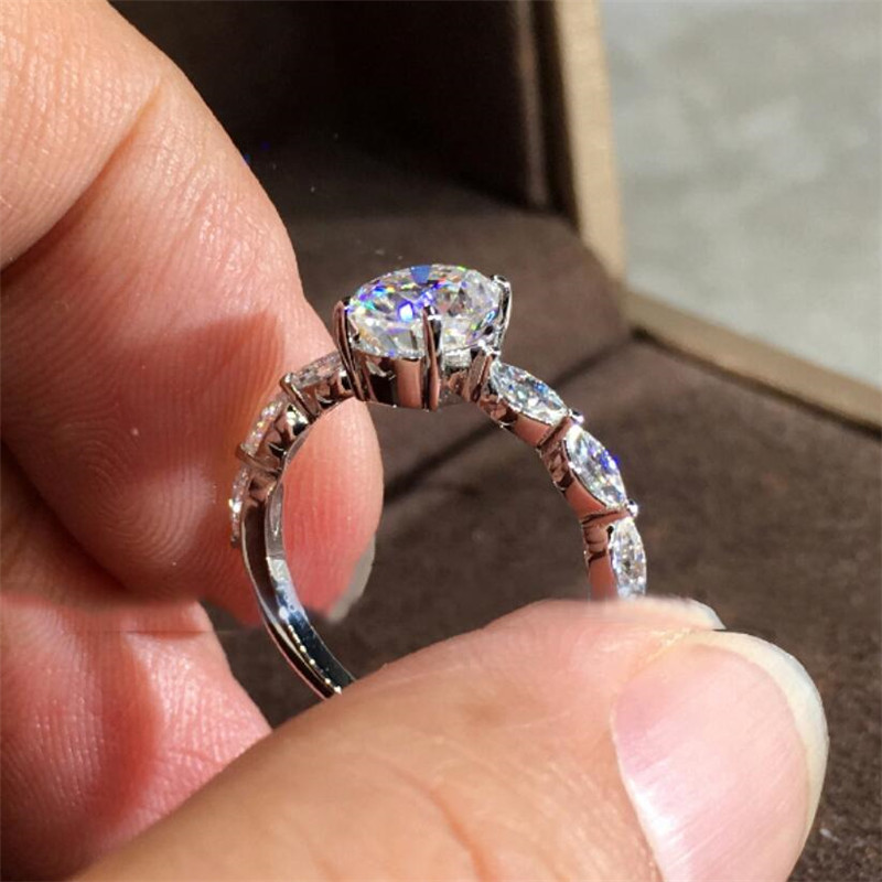 Choucong Simple Fashion Jewelry Top Sell 925 Sterling Silver Oval Cut White Topaz CZ Diamond Gemstones Party Women Wedding Bridal Ring Gift