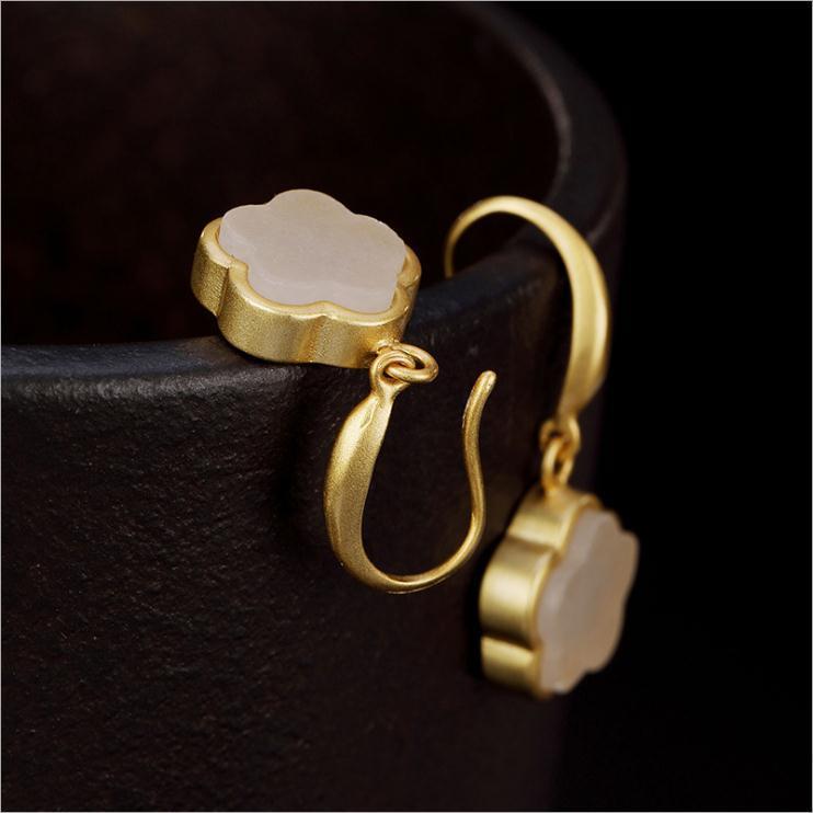 Natural Hetian white jade plum blossom Earrings Chinese style retro court elegant unique charm women's silver jewelry
Natural Hetian white jade plum blossom Earrings Chinese style retro court elegant unique charm women's silver jewelry