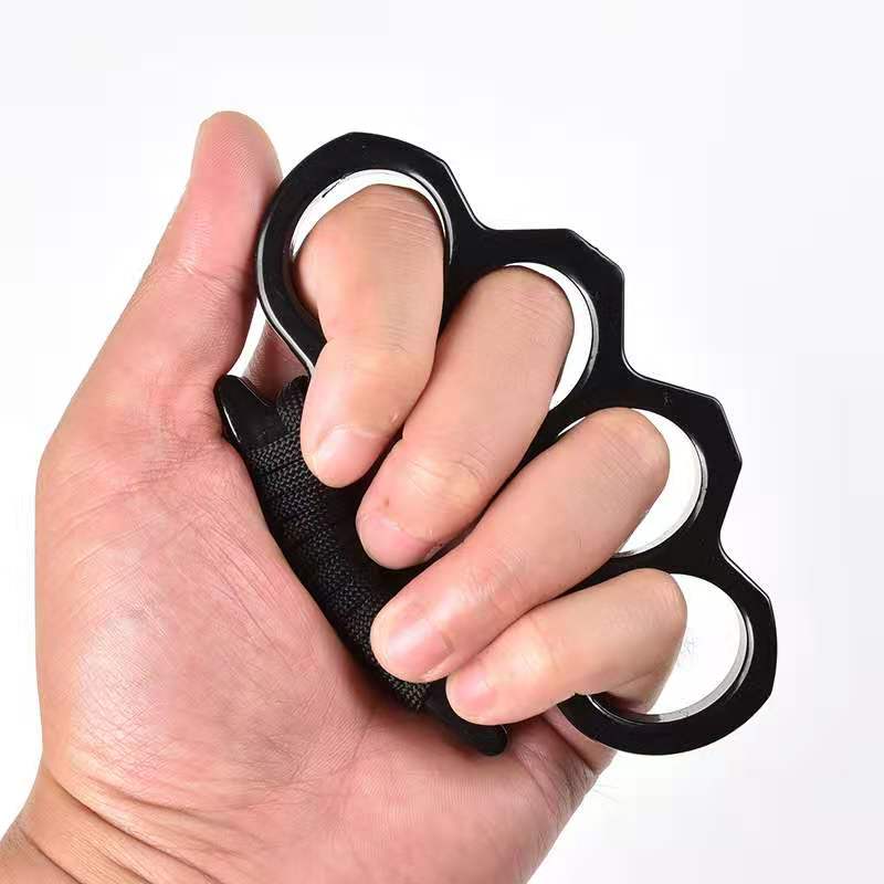 2020 Finger tiger four-finger self-defense weapon Four-finger self-defense hand support aluminum alloy self-defense equipment hand support
2020 Finger tiger four-finger self-defense weapon Four-finger self-defense hand support aluminum alloy self-defense equipment hand support