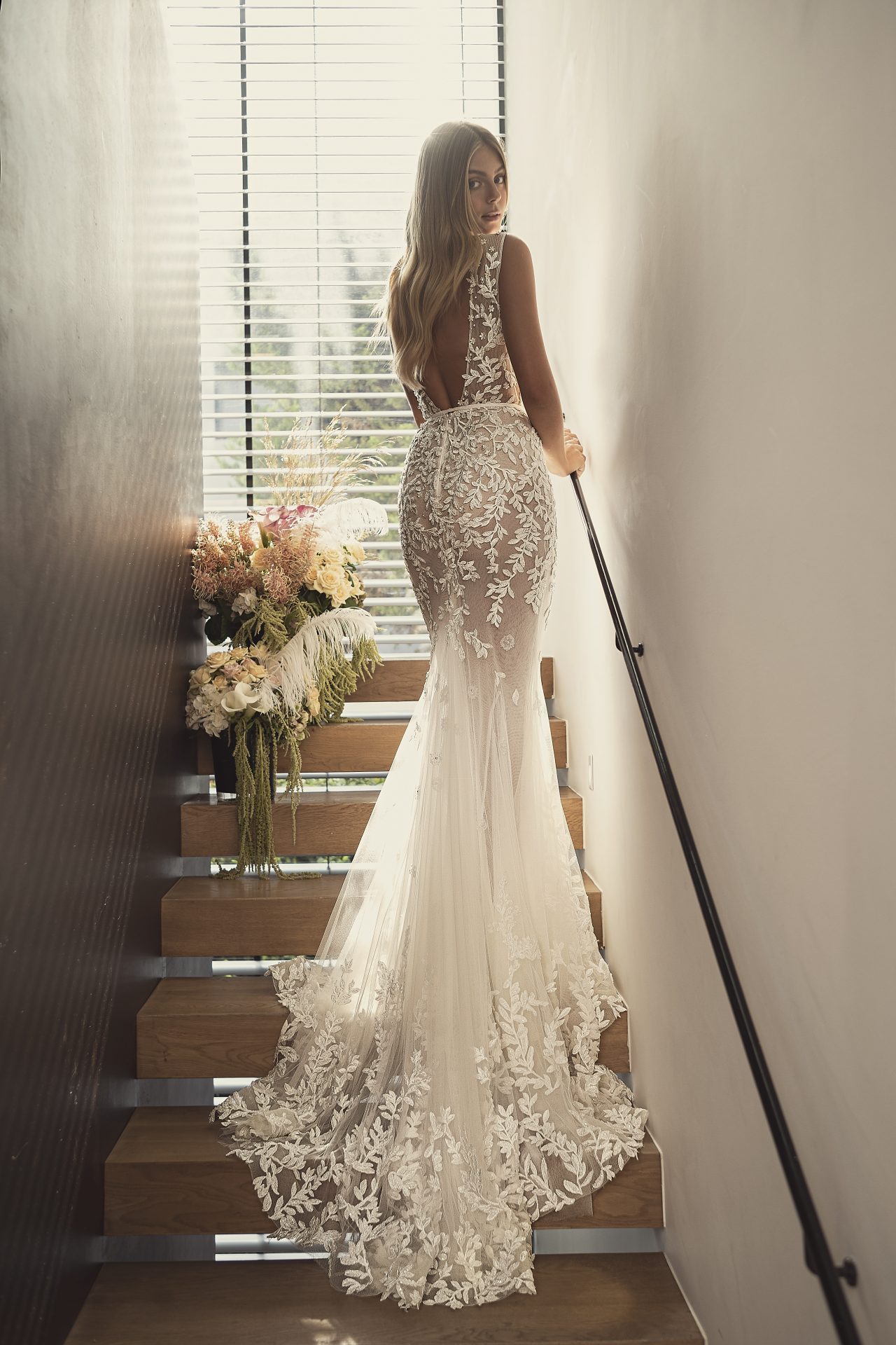 New Dresses Sexy Deep V Neck Lace Beads Appliques Bridal Gowns Custom Made Backless Sweep Train Mermaid Wedding Dress