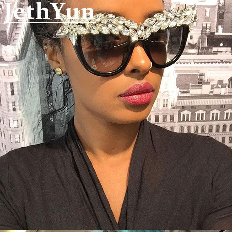 Sunglasses Diamond Shades Big Frame Women 2021 Brand Designer Large Rhinestone Cateye Party Sexy Glasses UV4001
Sunglasses Diamond Shades Big Frame Women 2021 Brand Designer Large Rhinestone Cateye Party Sexy Glasses UV4001