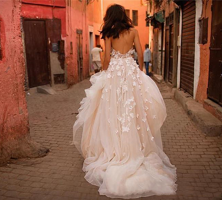 Liz Martinez Long Boho Beach Wedding Dresses 3D Floral Lace Appliqued Spaghetti Straps Sexy Backless Plus Size Tulle Country Bridal Gowns