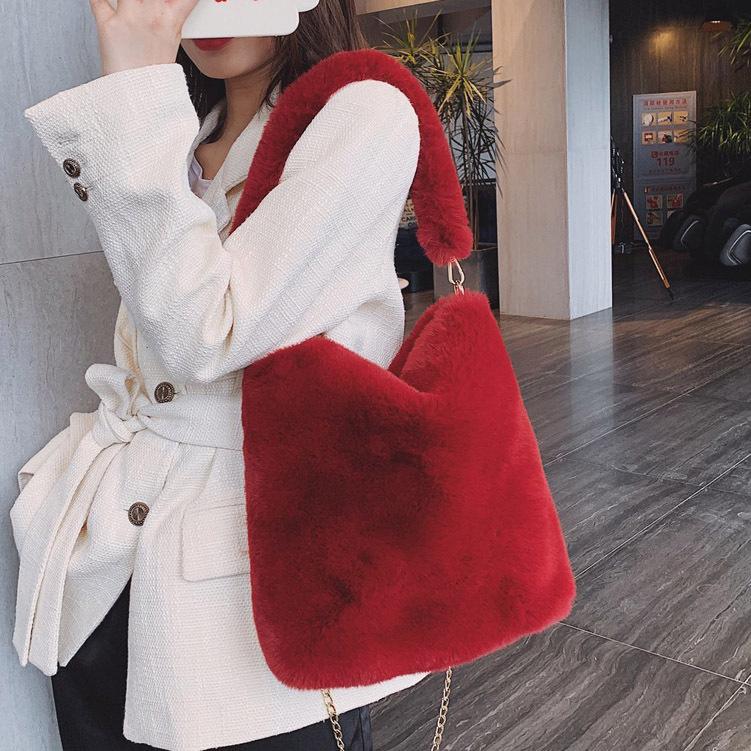 Soft Faux Fur women Shoulder bags Large Capacity 2021 Winter Brand Trend Handbags Designer ladies Hand Bag chain Crossbody bags, Black
Soft Faux Fur women Shoulder bags Large Capacity 2021 Winter Brand Trend Handbags Designer ladies Hand Bag chain Crossbody bags, Black