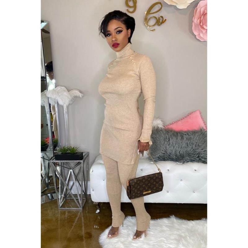 Autumn And Winter New Women' High Neck Knitted Suit Fashion Casual Two-piece Metal Button Decoration, As pic
Autumn And Winter New Women' High Neck Knitted Suit Fashion Casual Two-piece Metal Button Decoration, As pic