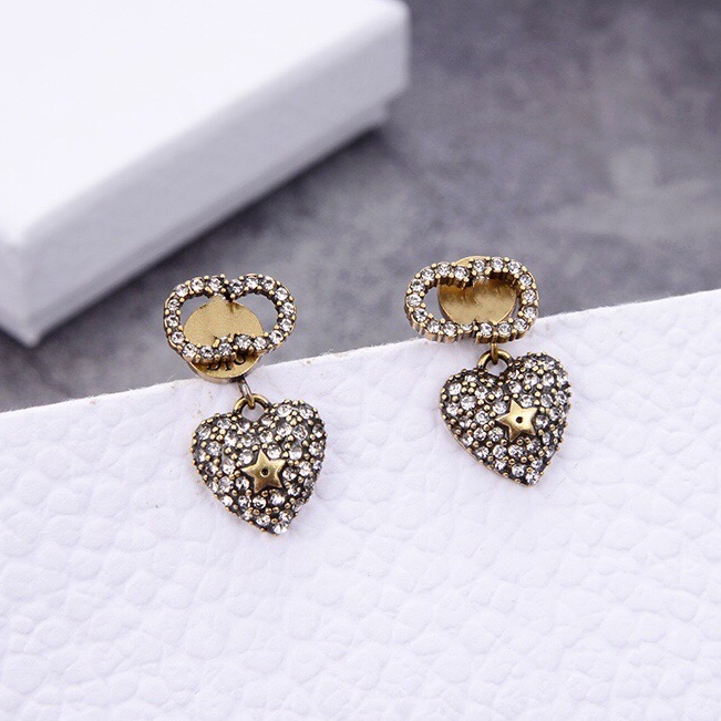 luxury Designer Jewelry Fashion Earrings women Heart love Stud with diamond Brass material Letter stamps double chains charm for girl, Golden;silver
luxury Designer Jewelry Fashion Earrings women Heart love Stud with diamond Brass material Letter stamps double chains charm for girl, Golden;silver