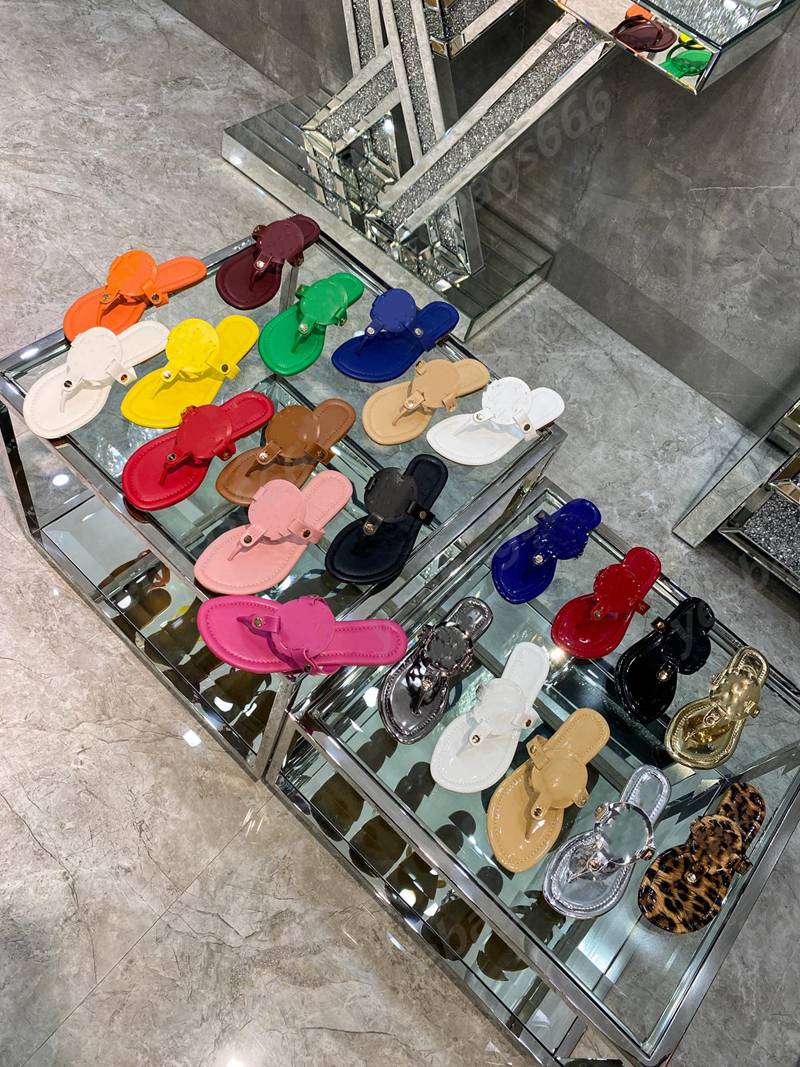 Style Double Layer Luxury Sandals Flat Ladies Beach Slippers Outdoor Travel Fashion T Slippers
Style Double Layer Luxury Sandals Flat Ladies Beach Slippers Outdoor Travel Fashion T Slippers