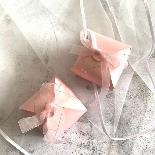 30Pcs Creative High-quality Pink Wedding Favors Candy Boxes Bomboniera Chocolate Box Wedding Party Supplies Gift Box 9x9x5.5cm
30Pcs Creative High-quality Pink Wedding Favors Candy Boxes Bomboniera Chocolate Box Wedding Party Supplies Gift Box 9x9x5.5cm
