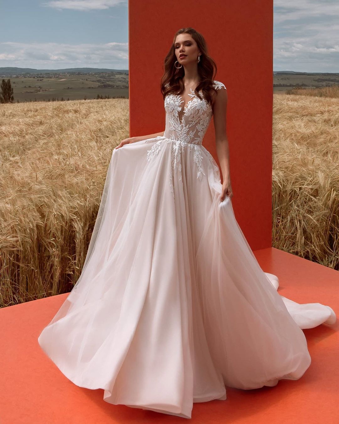 Lace Wedding Attractive Dresses Sheer Bateau Neck A Line Appliqued Bridal Gowns Sweep Train Tulle Robe De Marie ppliqued
